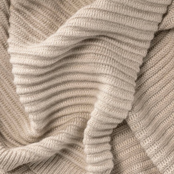 NWT Rib Knit Reversible Throw Blanket Neutral -Threshold™ - Picture 4 of 5
